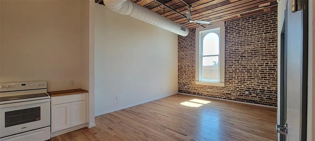 1 bed, 719 sqft, $1,350 — Photo 1