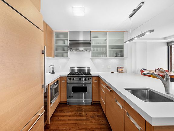 4th image of 462 W 58th St APT 5B