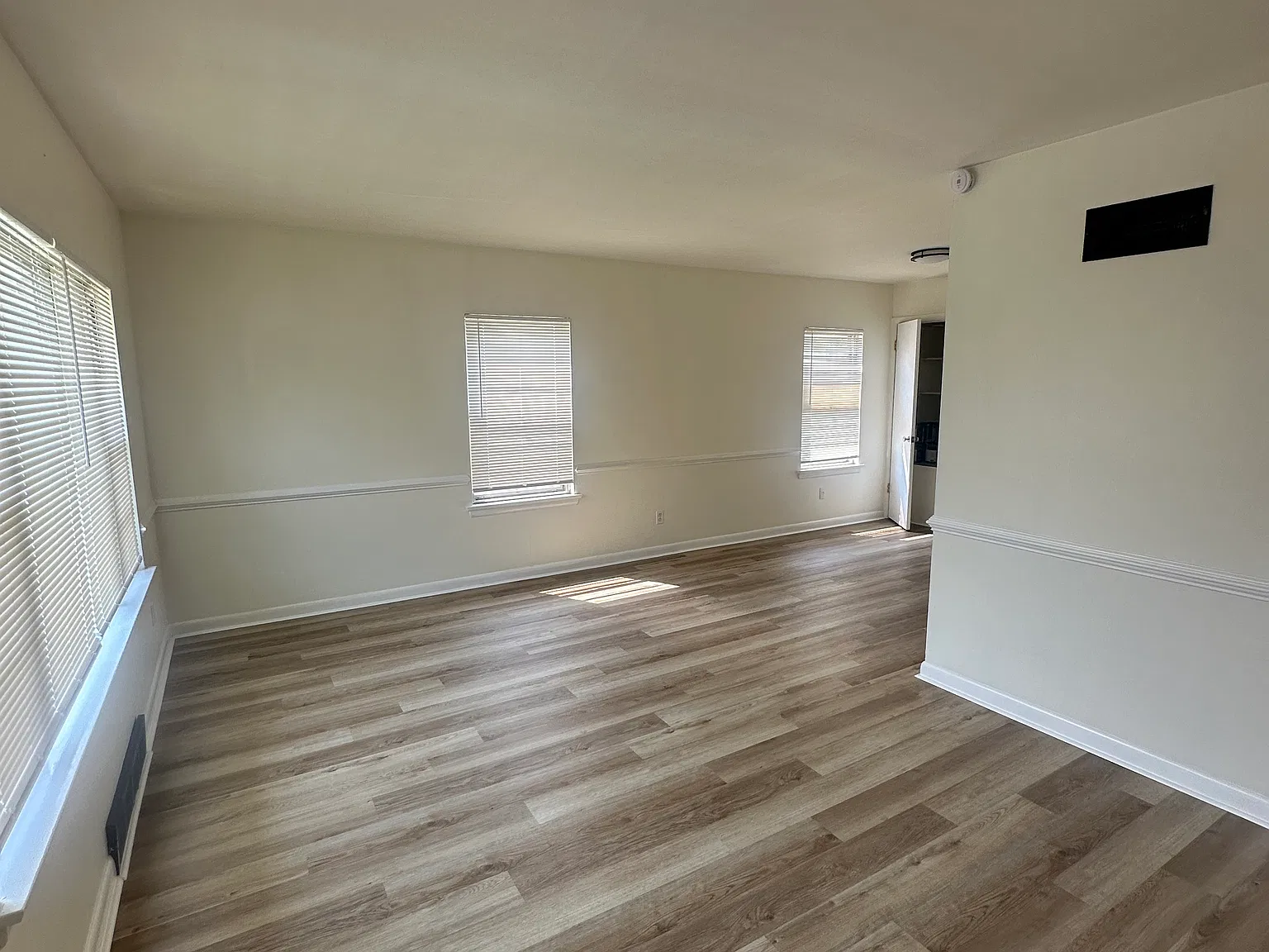3 bed, 1.5 bath, 1592 sqft, $1,500 — Photo 3