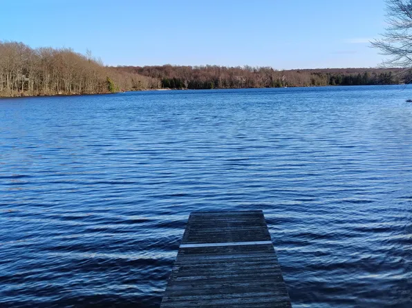 Blue Heron Ct, Gouldsboro, PA 18424