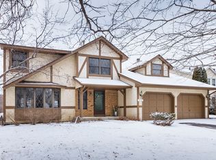 19565 Vine Ridge Rd, Shorewood, MN 55331