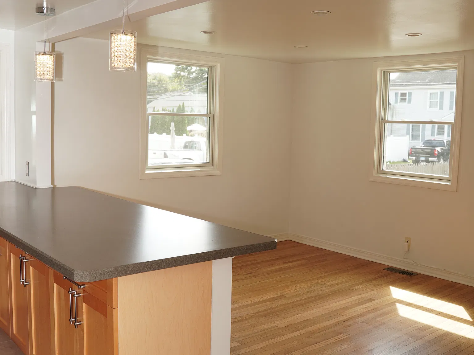4 bed, 1344 sqft, $3,100 — Photo 4