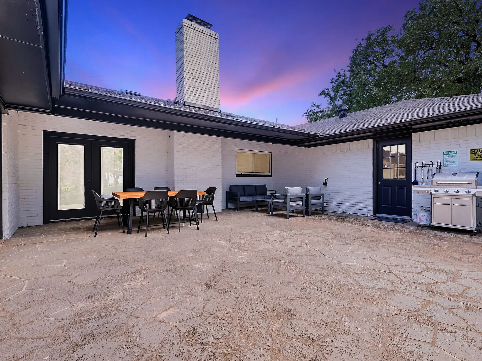 5 bed, 2.5 bath, 3649 sqft, $9,200 — Photo 2