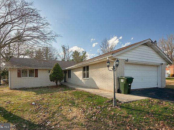 2nd image of 884 Ahrens Rd