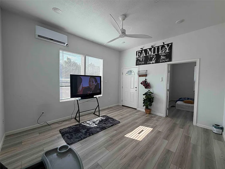 2400 Burkett St — Photo 9