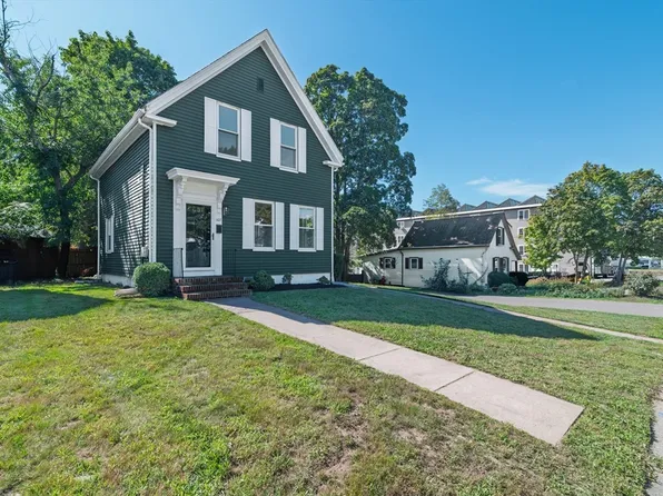 107 E Water St, Rockland, MA 02370