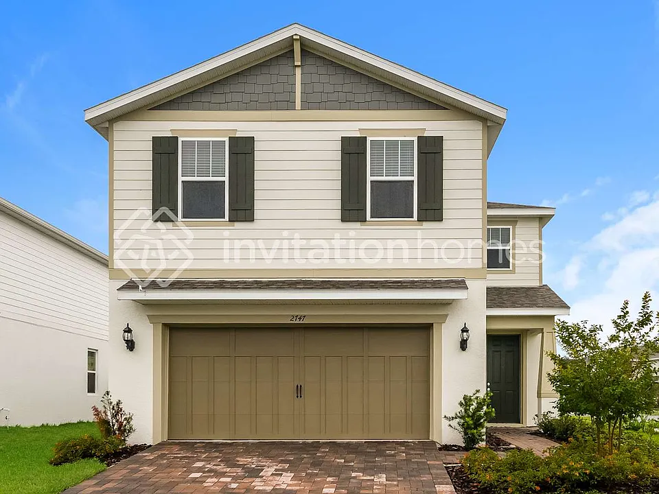 2747 Clear Night Ave