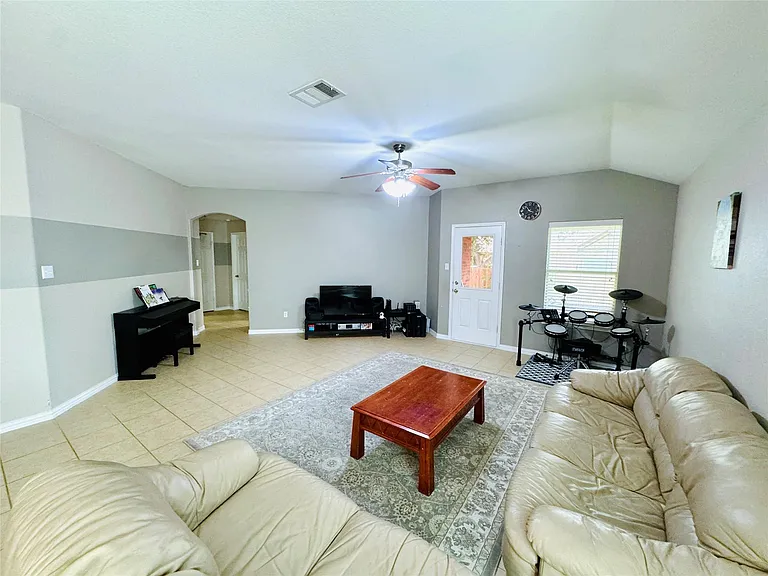 2512 Ericanna Ln — Photo 11
