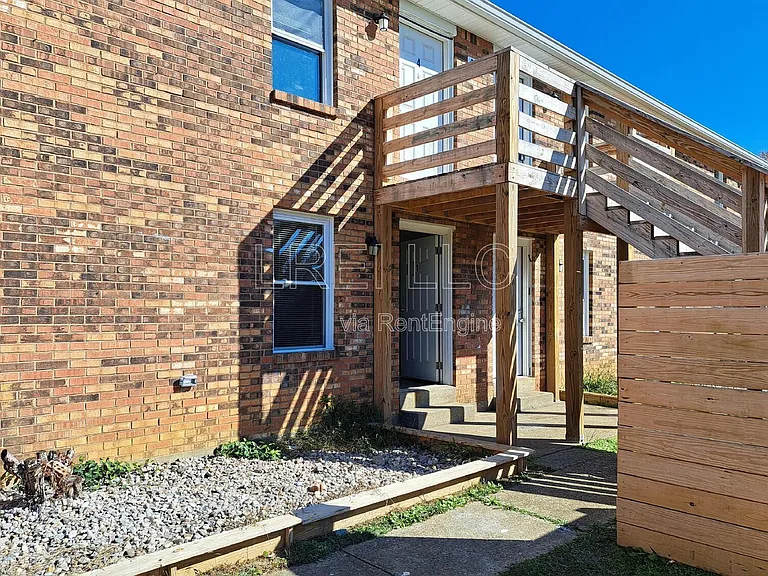 419 Woodcreek Dr #1 — Photo 2
