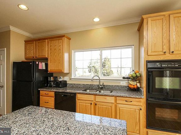 2nd image of 909 Lakewood Cir