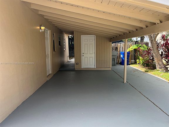 4th image of 581 NW 21st Ct