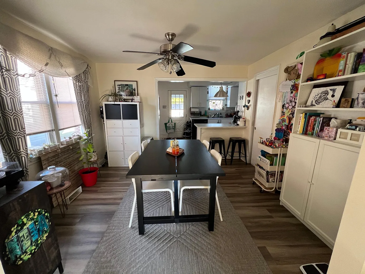 3 bed, 1.5 bath, 1200 sqft, $2,450 — Photo 2