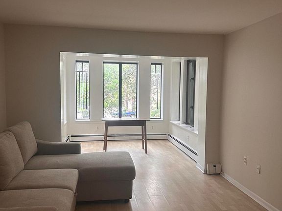 4th image of 120 Seward Ave Unit 201