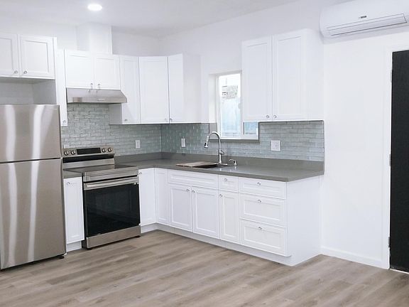 3rd image of 5124 Burlingame Ave