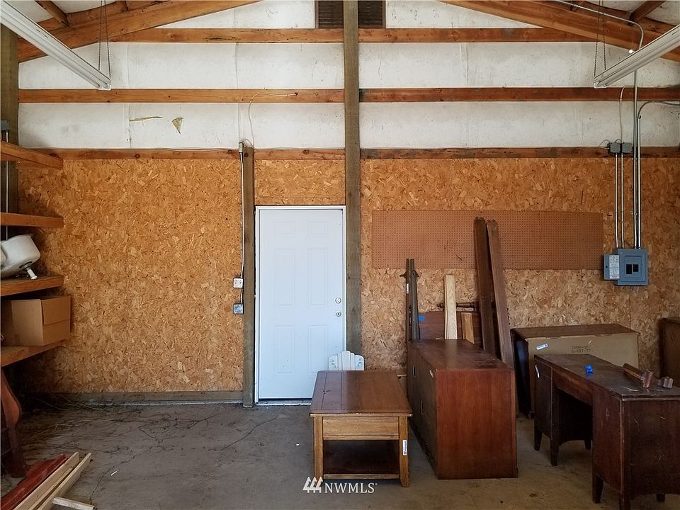 2nd image of 829 NE Washington Street