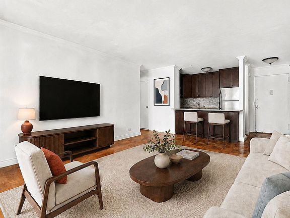 2nd image of 130 W 67th St APT 12L