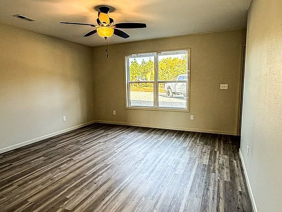 5th image of 256 E Outer Rd