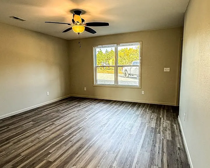 256 E Outer Rd — Photo 5