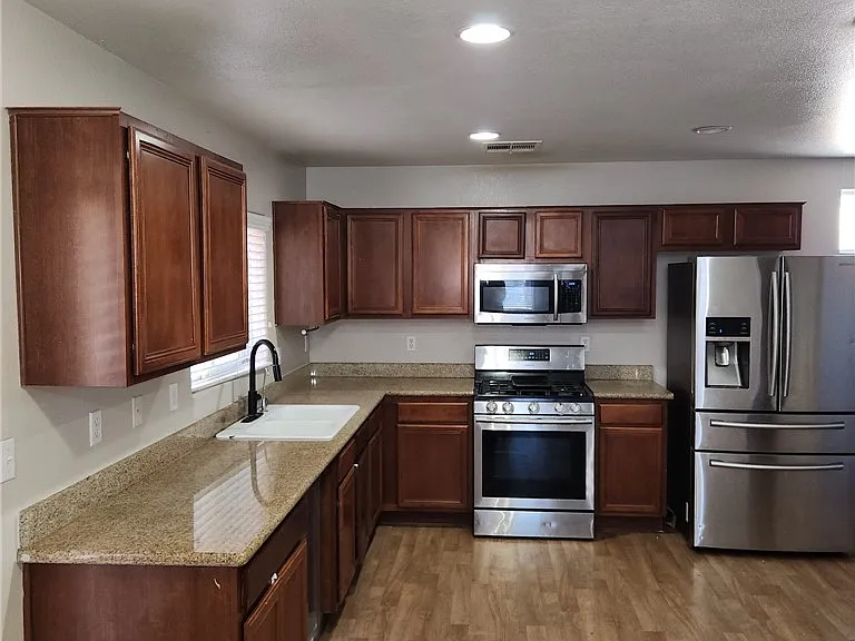 5271 Los Pinos St — Photo 2