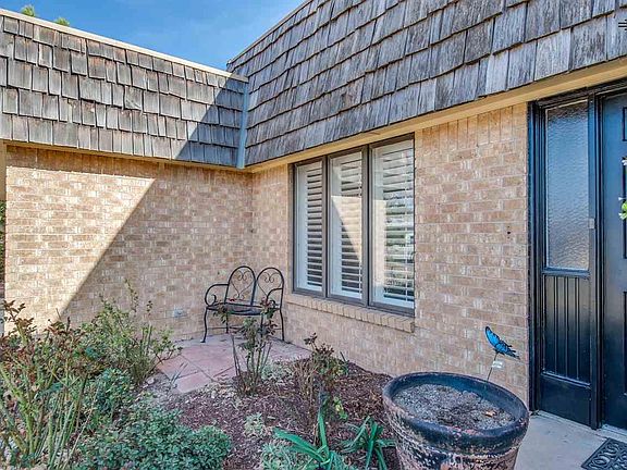 2nd image of 1009 W Jicarilla Dr