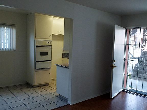 4th image of 219 Newport Ave APT 1