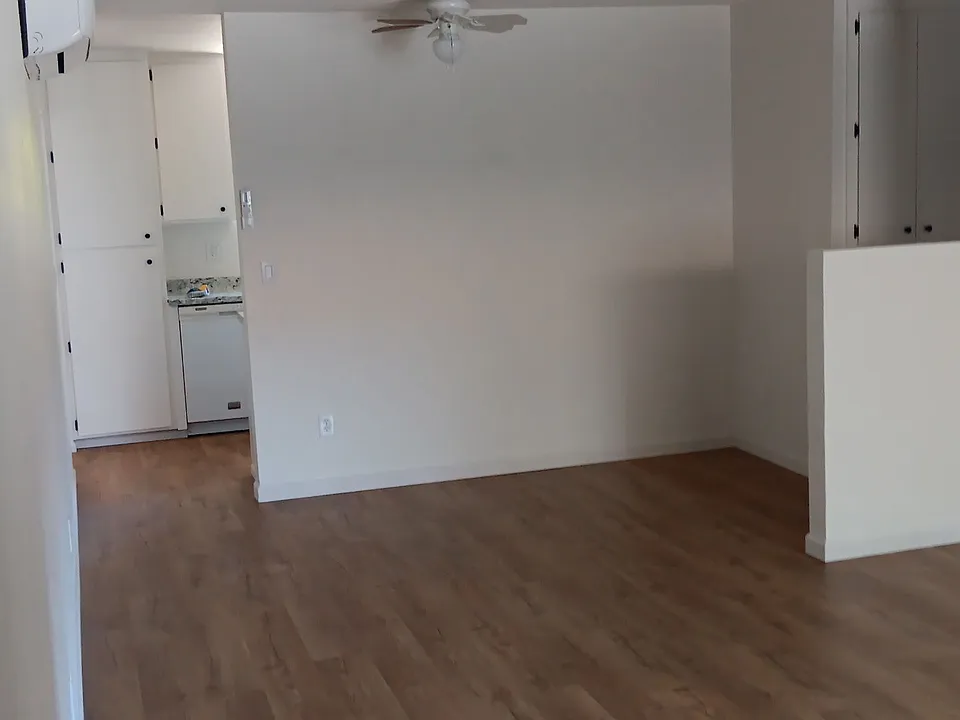 325 Collier Way