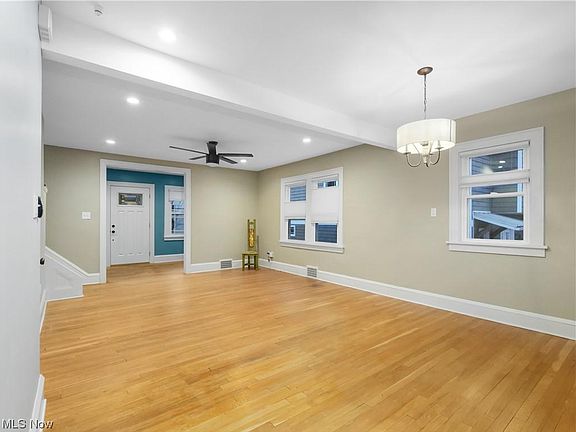 3rd image of 1431 Scenic St