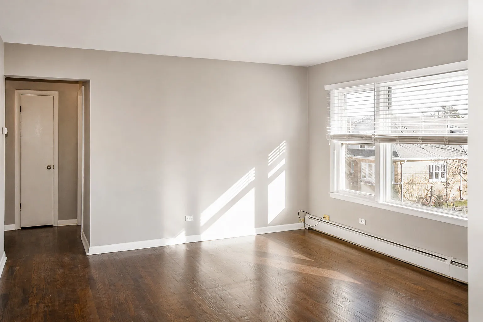 2 bed, 1000 sqft, $1,600 — Photo 3