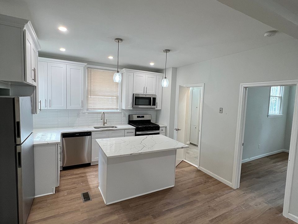 1st image of 136 Summer Ave #1