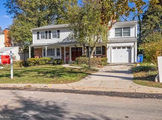 10127 Ashburton Ln, Bethesda, MD 20817