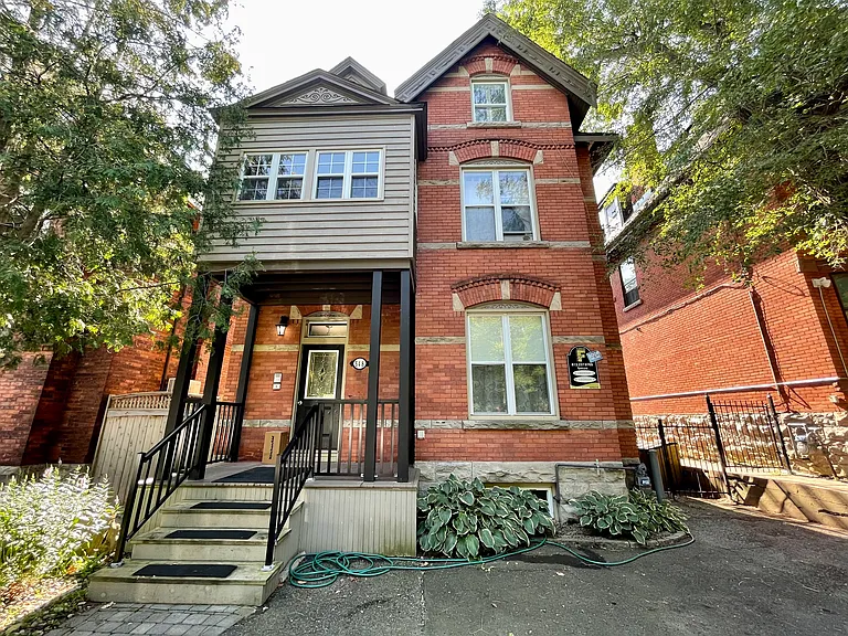 548 Maclaren St #1 — Photo 1