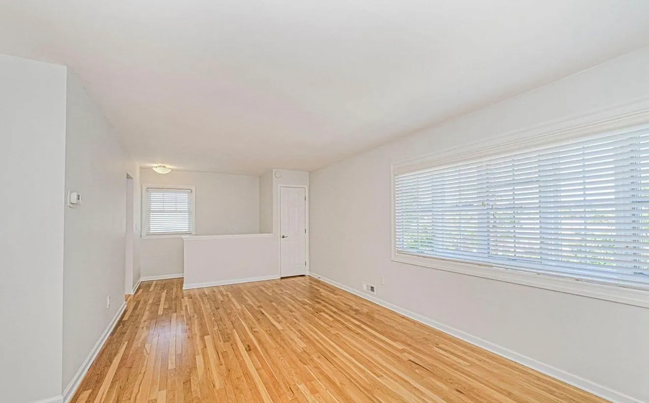2 bed, 950 sqft, $2,500 — Photo 3