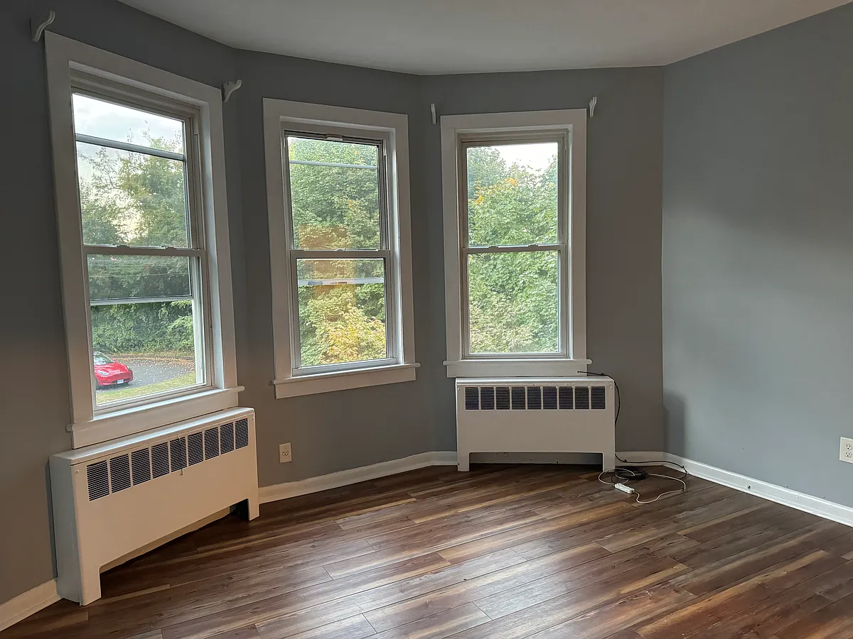 Building Photo - Soundview Ave