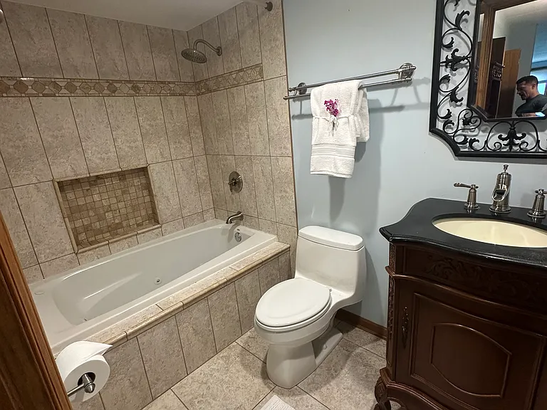 1 Renaissance Pl #1022 — Photo 8