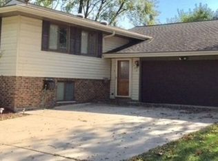 702 Auburn Cir, Schaumburg, IL
