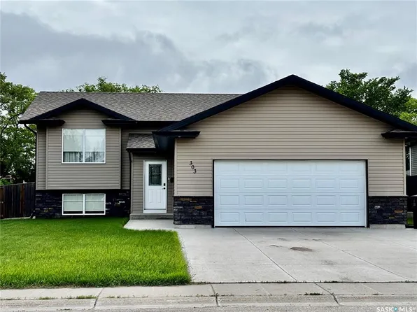 303 Diefenbaker AVENUE, Hague, SK S0K 1X0