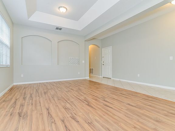4th image of 14221 Lake Live Oak Dr
