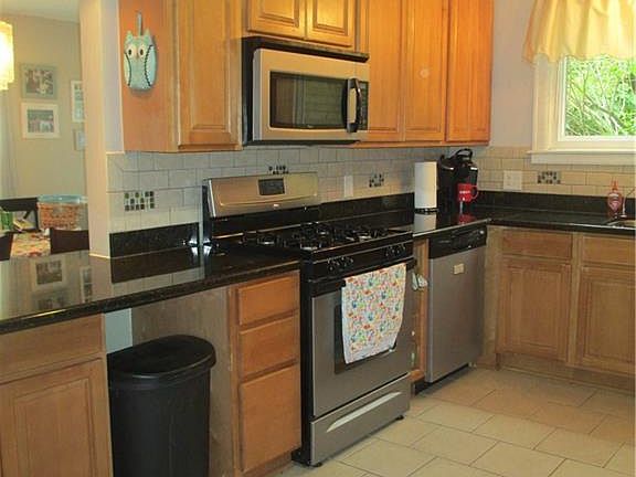 5th image of 185 Walton Dr