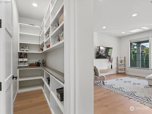 5th image of 2807 NE 171st Avenue