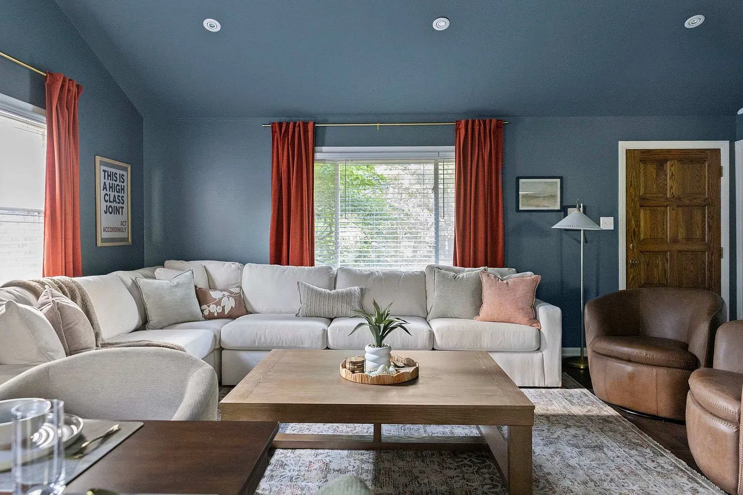 3 bed, 1.0 bath, 1474 sqft, $8,483 — Photo 4