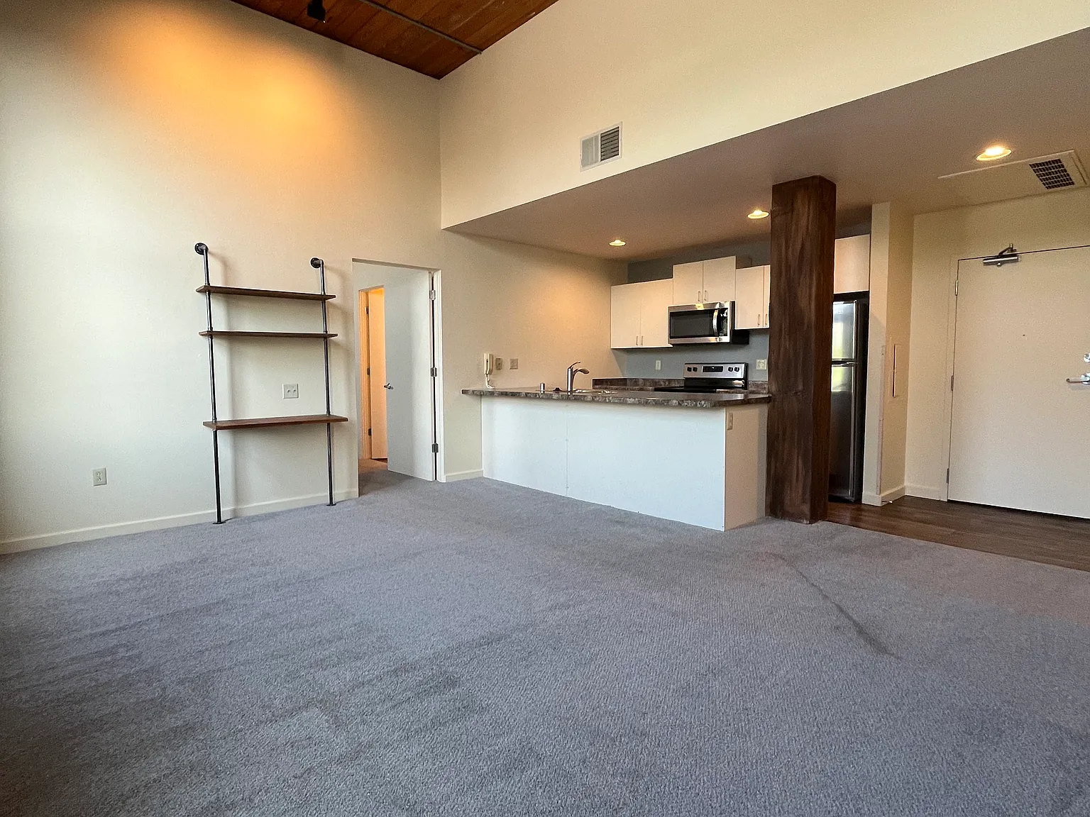 2 bed, 863 sqft, $1,350 — Photo 2