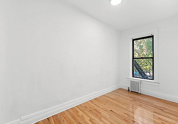 2nd image of 218 Thompson St #8