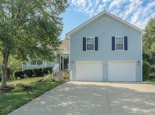 402 Brookwood Pl, Lansing, KS 66043