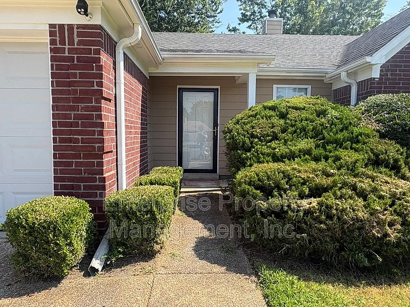 3 bed, 2.0 bath, 1308 sqft, $1,650 — Photo 4