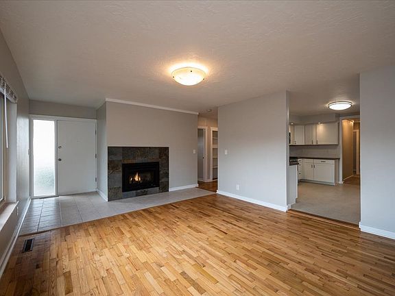 5th image of 2713 Woburn St