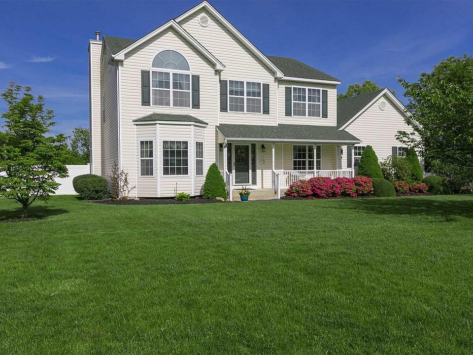 1st image of 7 Barberry Lane