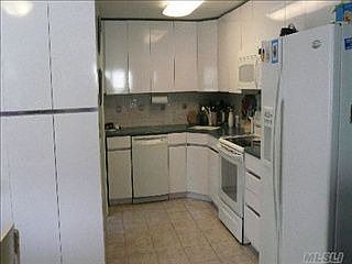 3rd image of 121 N Alleghany Ave