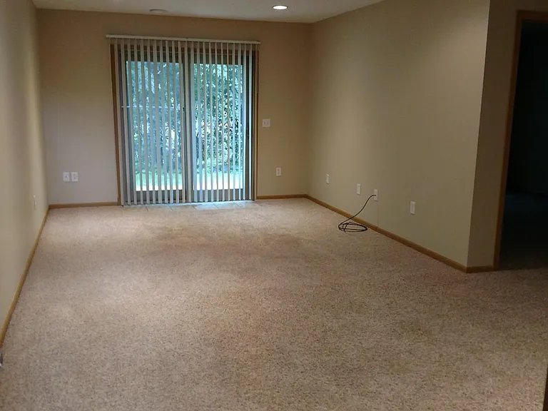821 Creekside Cir — Photo 11
