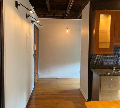 4th image of 858 Bay St #3