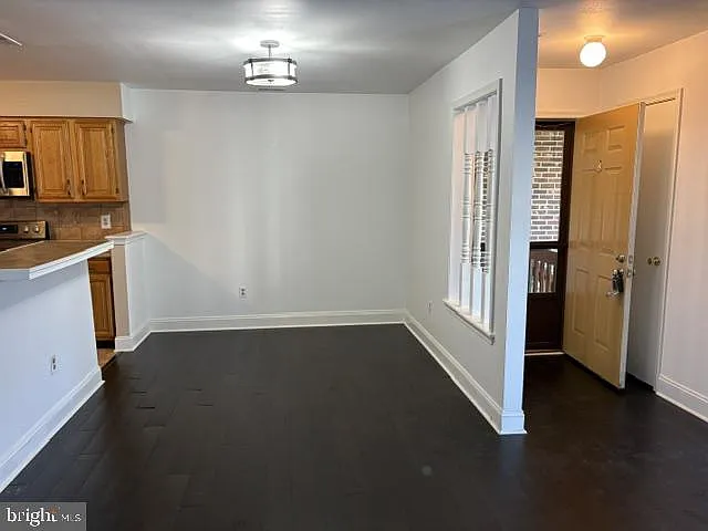 2 bed, 2.0 bath, 1180 sqft, $2,200 — Photo 3